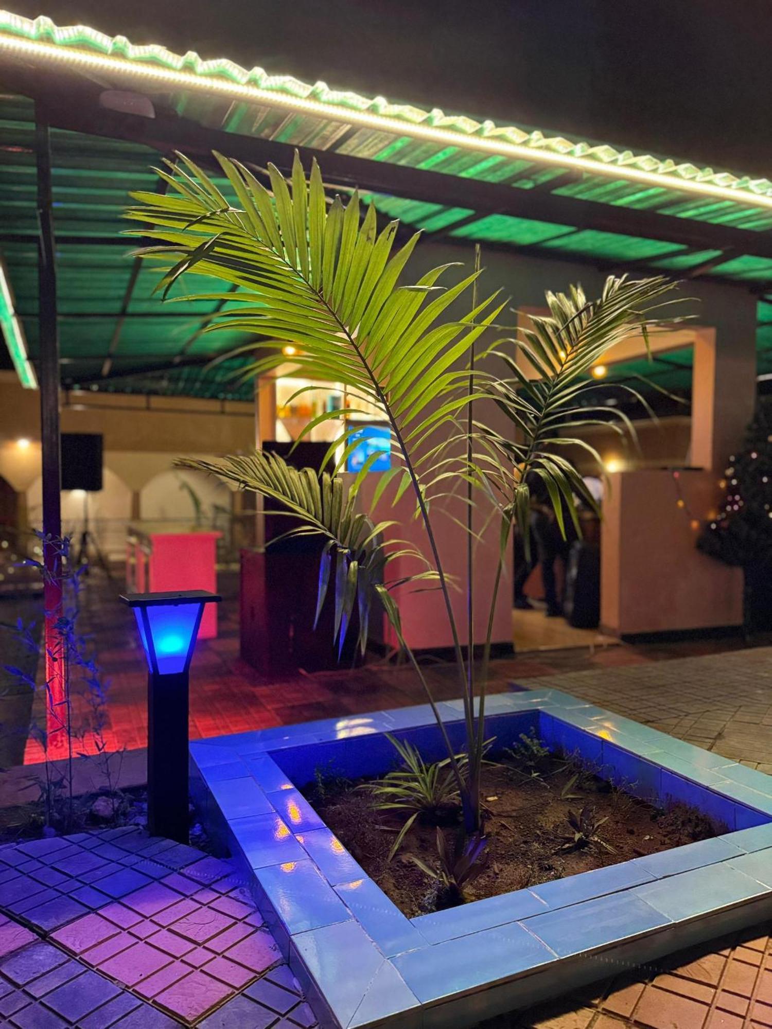 Kalangala Minjz Palm Beach Hotel מראה חיצוני תמונה